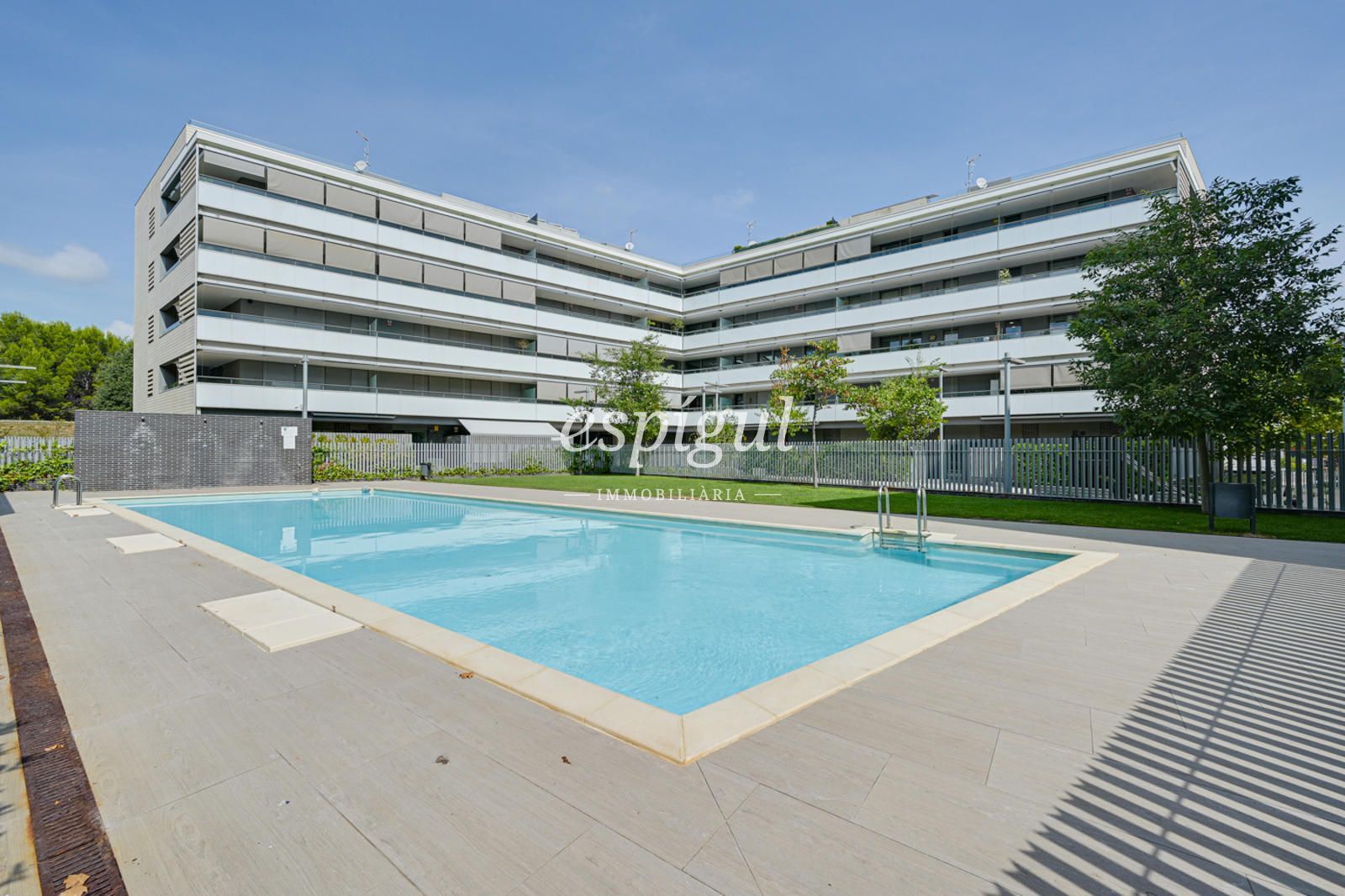 Piscina de Pis en venda en Sant Cugat del Vallès amb Aire condicionat, Calefacció i Terrassa