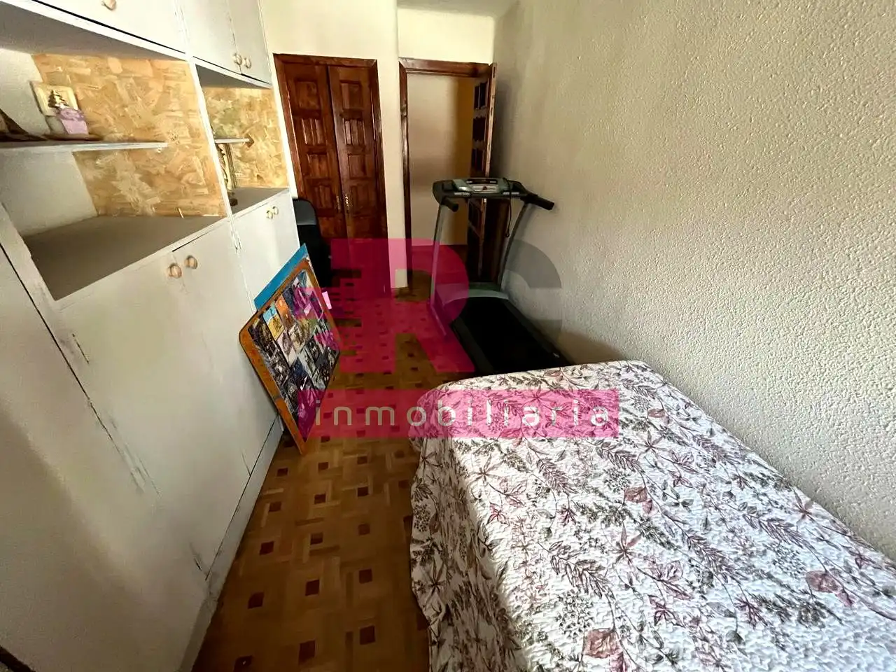 Flat for rent in Salesas