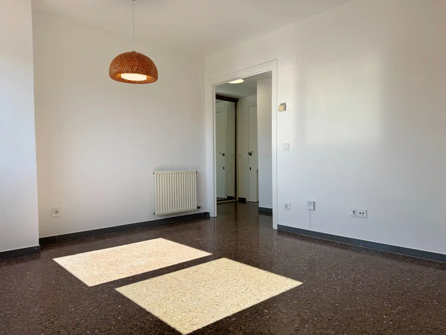 Wohnung zur Miete in Girona mit Heizung, Ofen und Waschmaschine