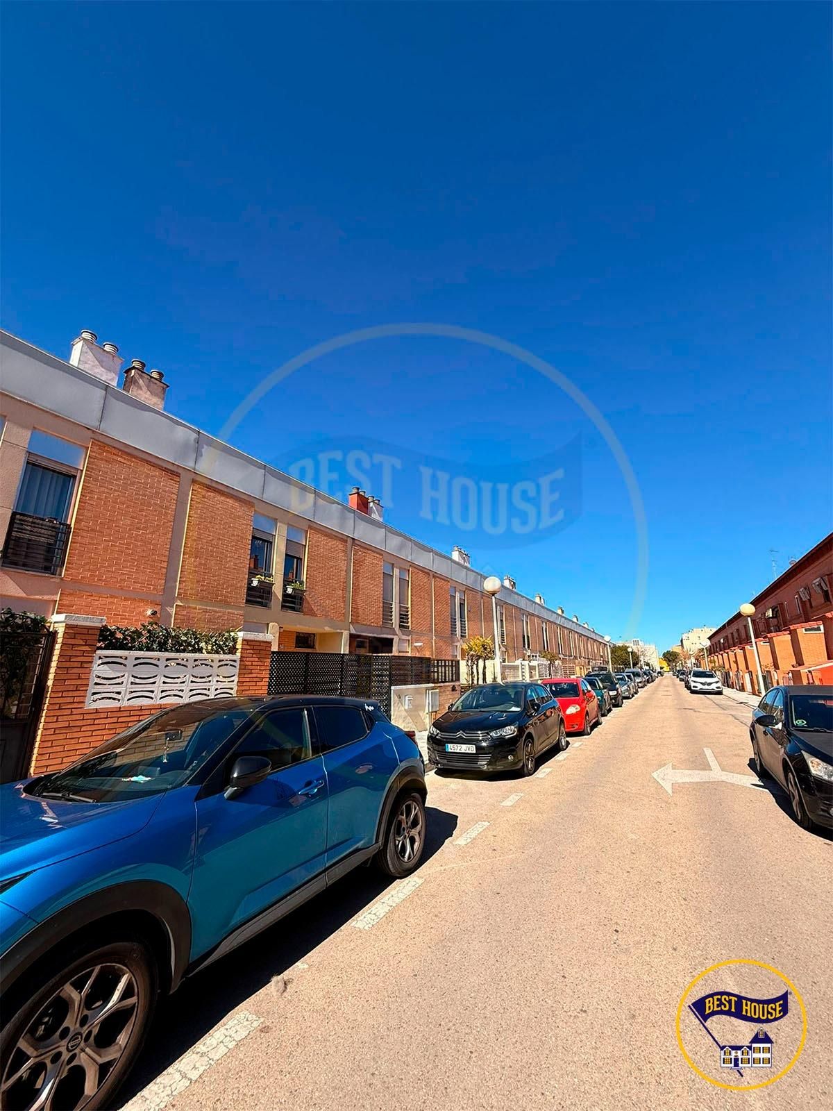 Vista exterior de Casa adosada en venda en Cuenca Capital amb Calefacció, Jardí privat i Balcó