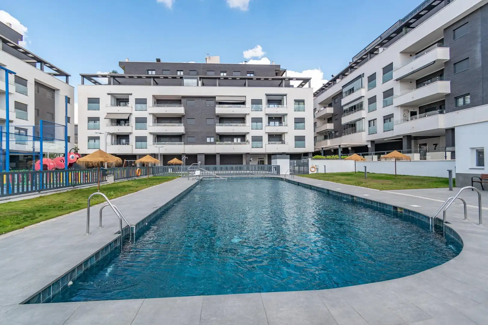 Piscina de Pis en venda en Armilla amb Calefacció, Terrassa i Traster