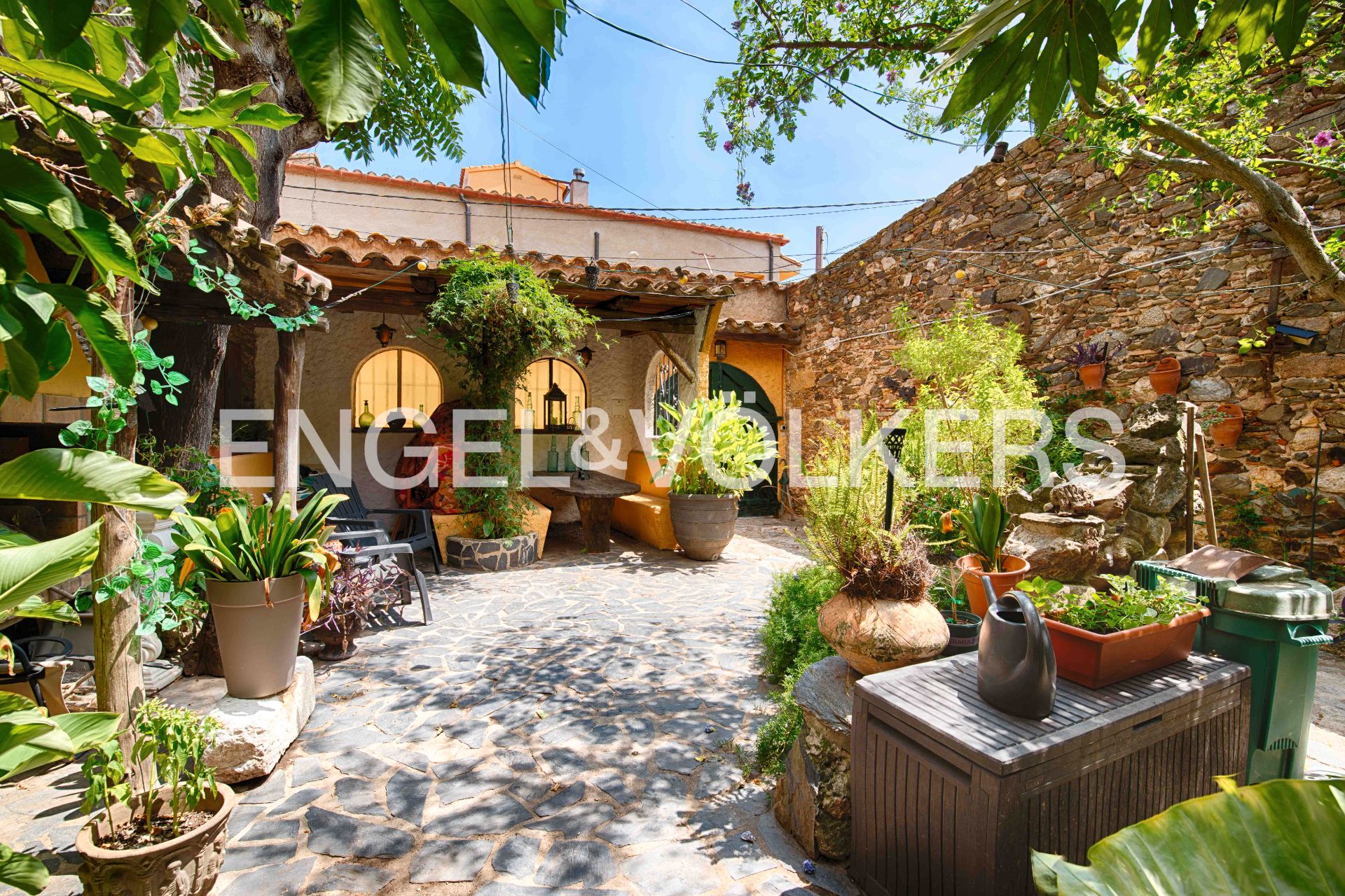 Terrassa de Casa adosada en venda en Garriguella amb Aire condicionat, Calefacció i Jardí privat
