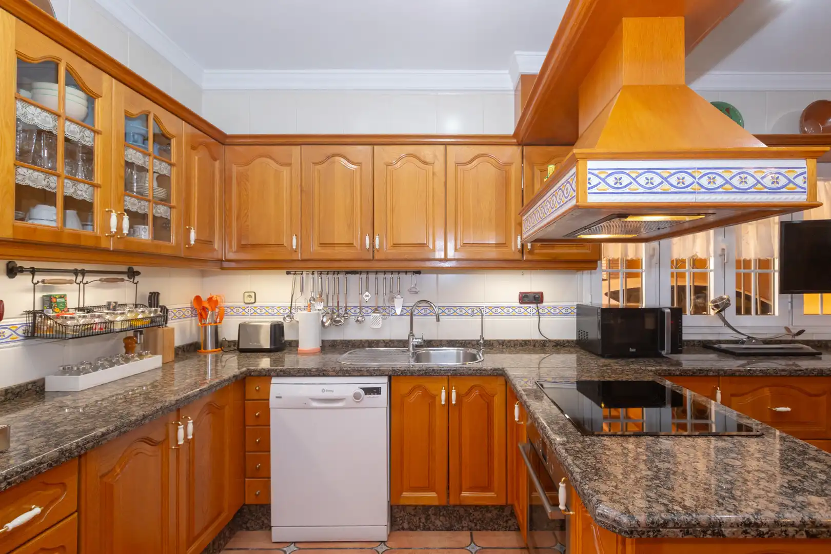 Kitchen of Houses for sale in Málaga  with Air Conditioner, Private garden and Terrace