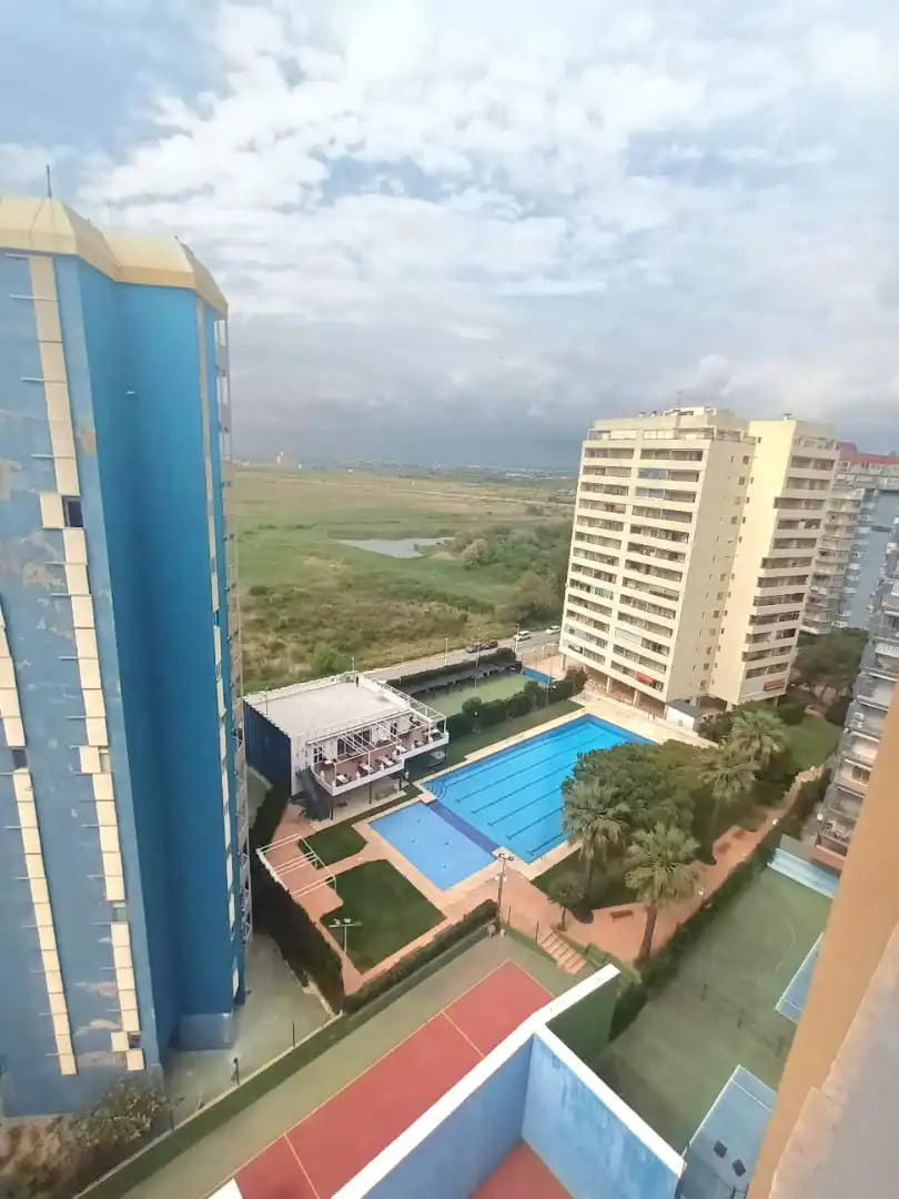 Piscina de Piso de alquiler en La Pobla de Farnals con Aire acondicionado, Terraza y Amueblado