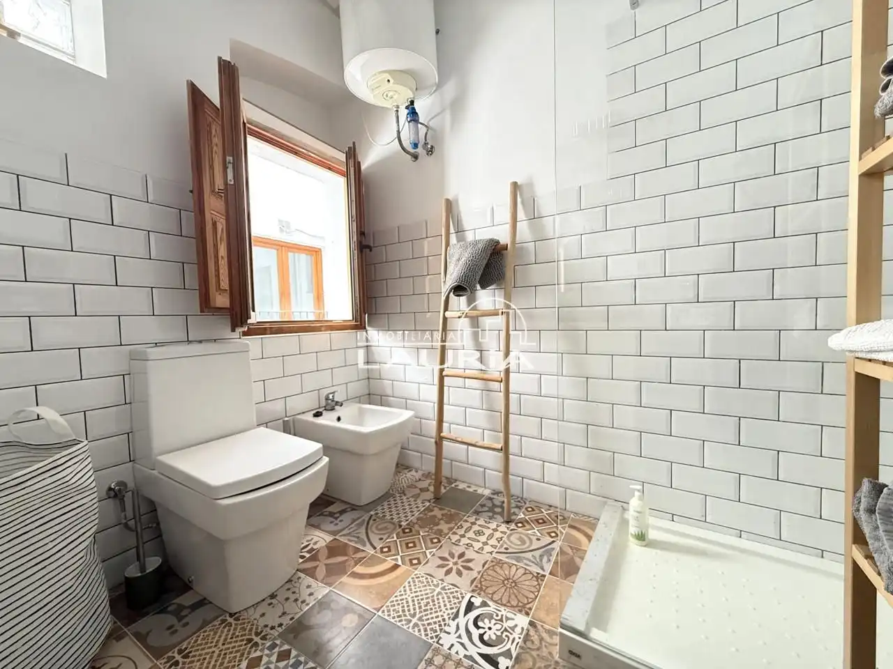 Badezimmer von Wohnungen zur Miete in Valencia mit Klimaanlage, Terrasse und Möbliert