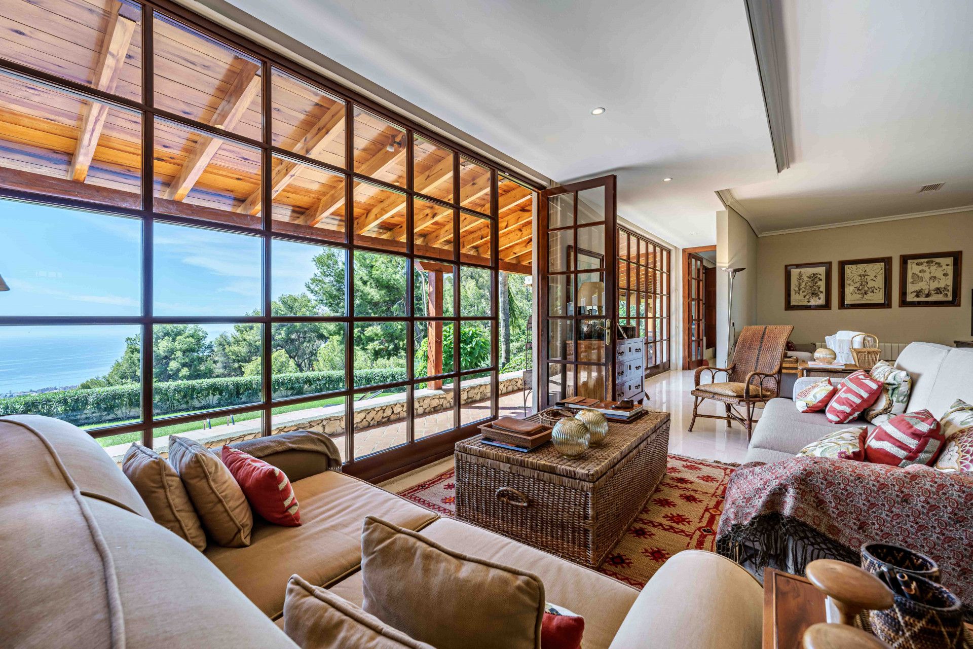 Sala d'estar de Casa o xalet en venda en Málaga Capital amb Jardí privat, Piscina i Alarma