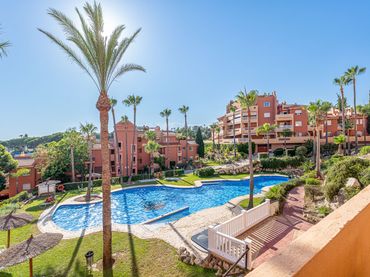 Flat with pool for sale in BENAJARAFE-RESERVA MARBEL