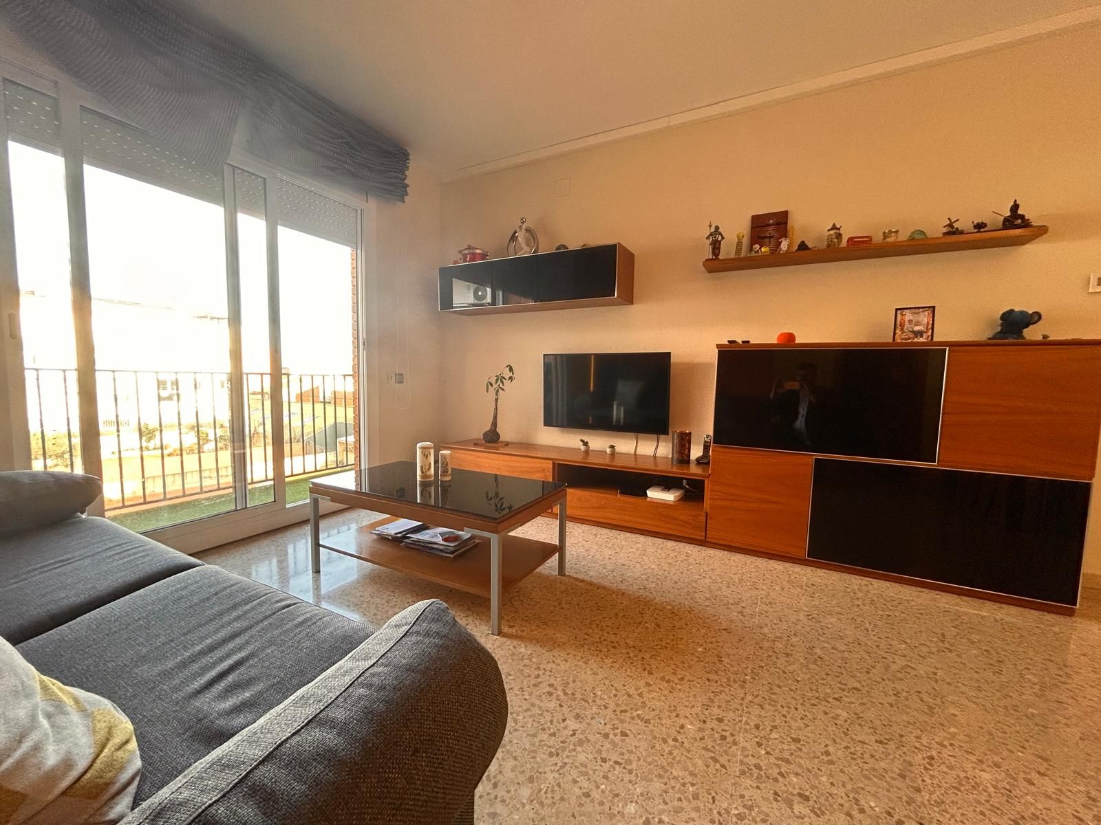 Sala d'estar de Pis en venda en Cornellà de Llobregat amb Calefacció i Balcó