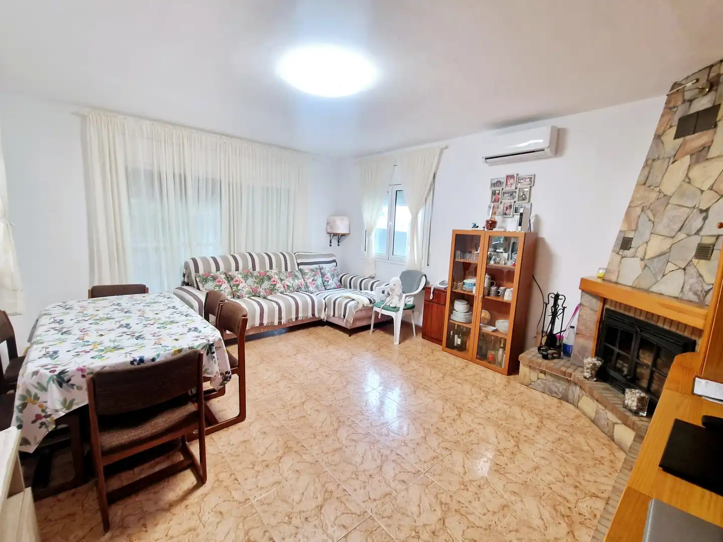 Sala de estar de Casa o chalet en venta en Hostalric con Aire acondicionado, Calefacción y Jardín privado