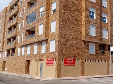 Local comercial en venta en Calle Troya 5