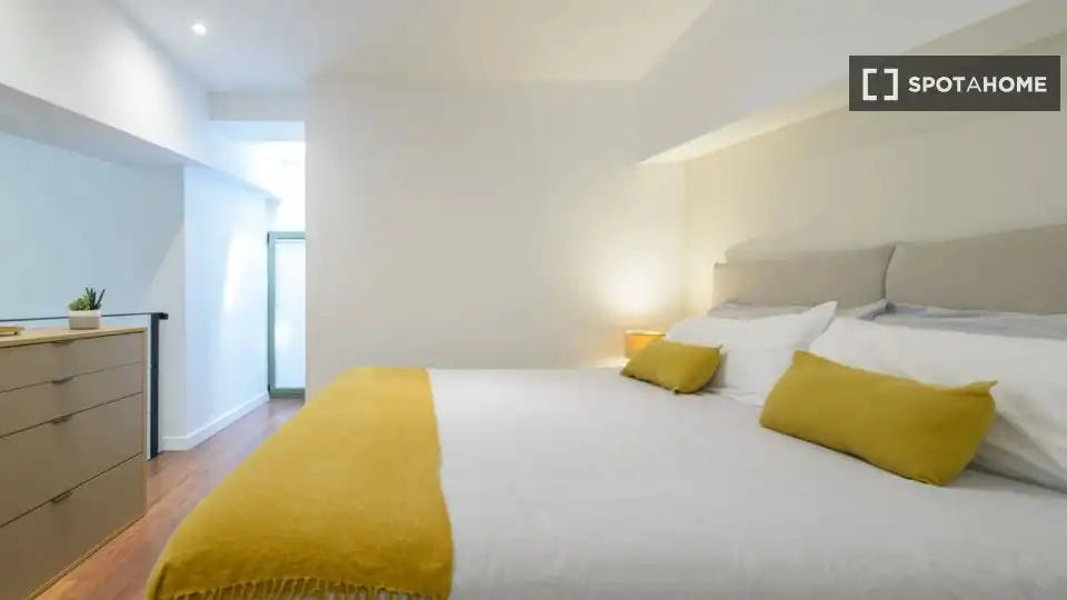 Bedroom of Flat for rent in Madrid  with Air Conditioner, Heating and Furnished
