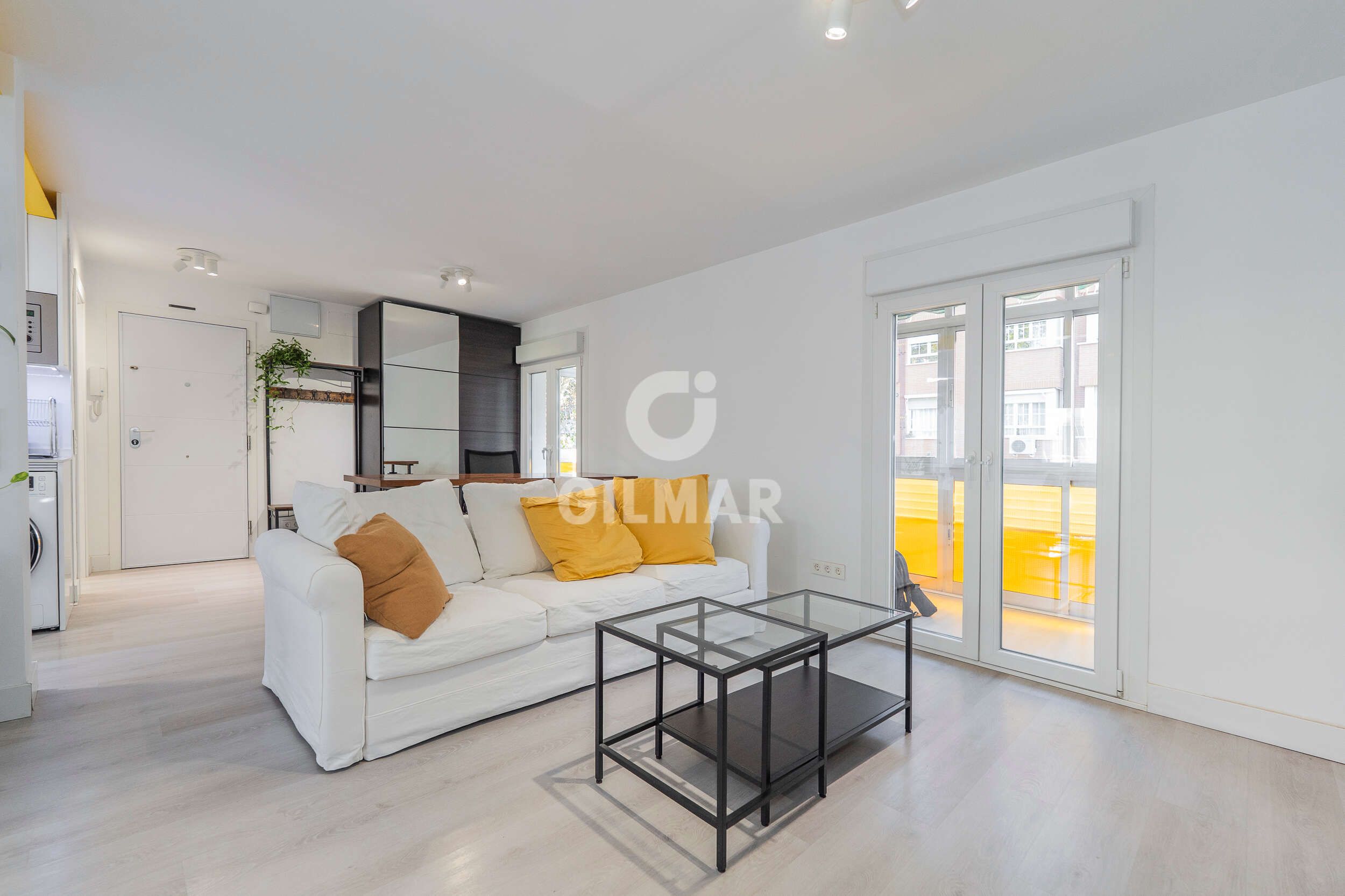 Sala d'estar de Pis en venda en  Madrid Capital amb Calefacció i Balcó