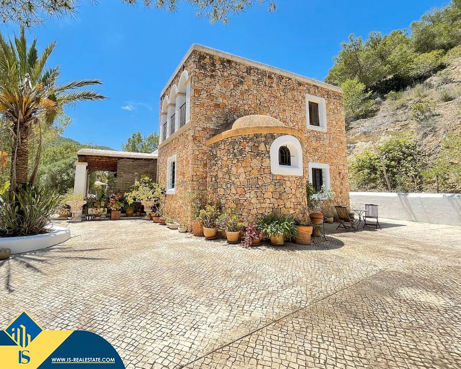 Vista exterior de Casa o xalet en venda en Sant Joan de Labritja amb Terrassa, Piscina i Moblat