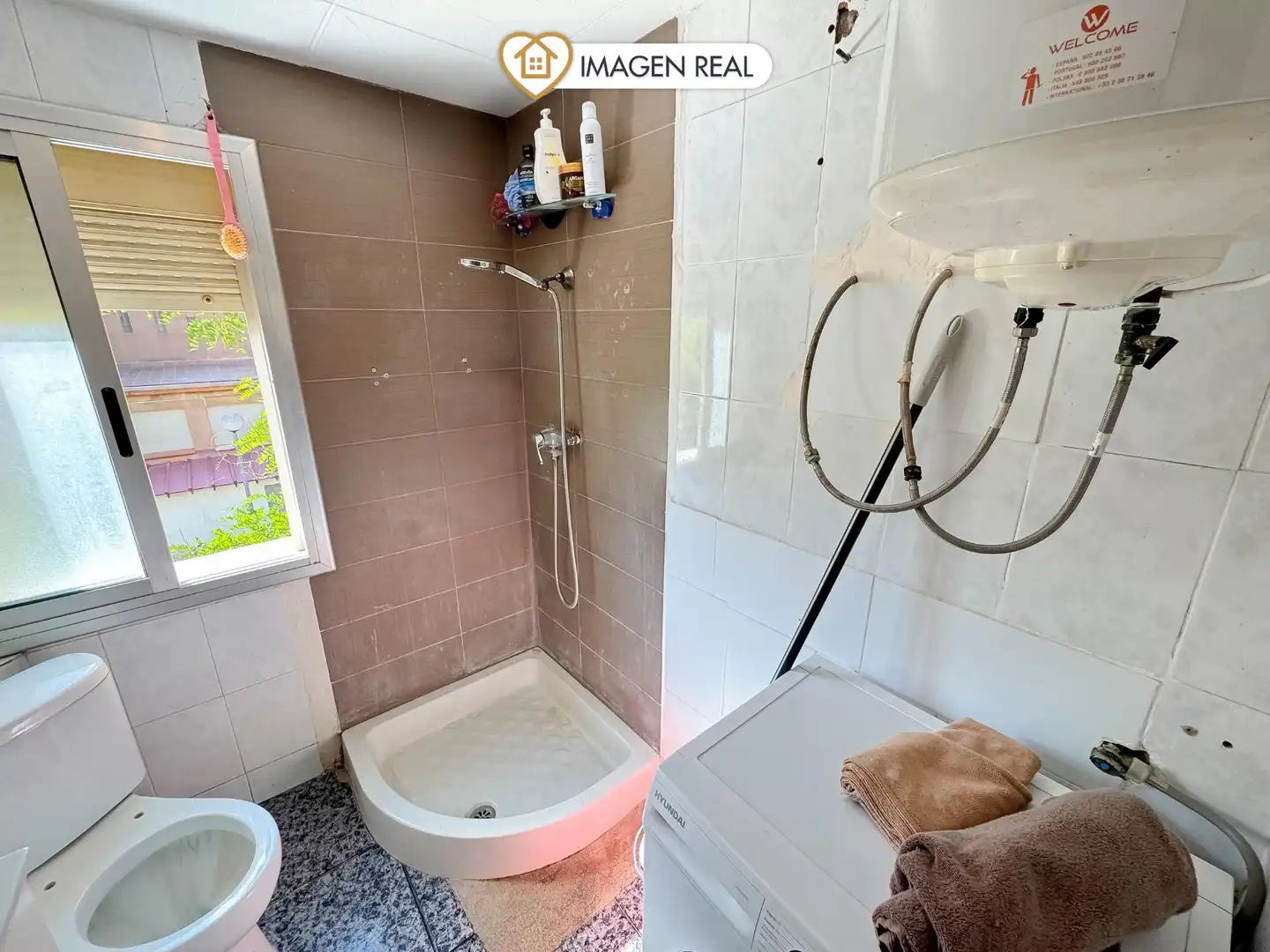 Bathroom of Flat for sale in Terrassa  with Furnished, Oven and Washing machine