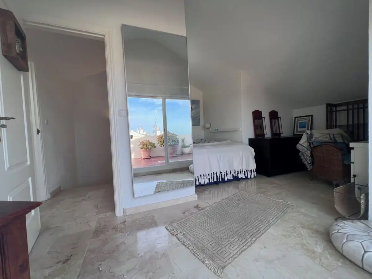 Dormitori de Dúplex de lloguer en Marbella amb Aire condicionat, Terrassa i Moblat