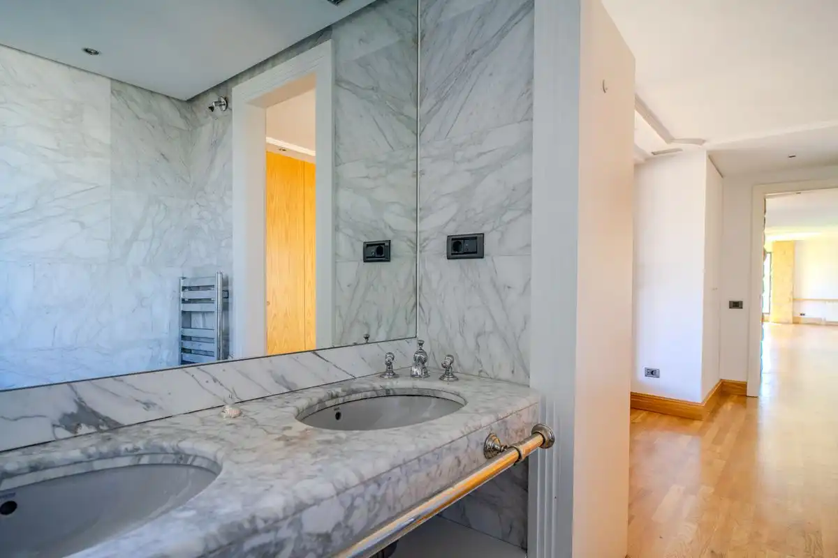 Bathroom of Attic for sale in Madrid  with Air Conditioner, Heating and Private garden