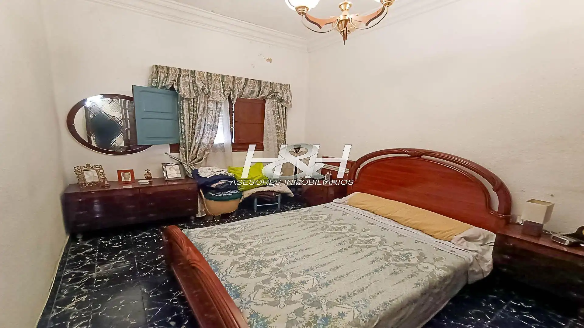 Dormitori de Casa o xalet en venda en Burjassot amb Terrassa i Traster