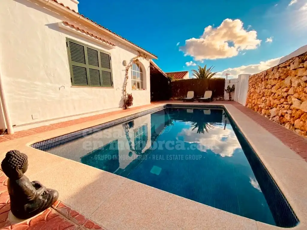 Vista exterior de Casa o xalet en venda en Ciutadella de Menorca amb Aire condicionat, Jardí privat i Piscina