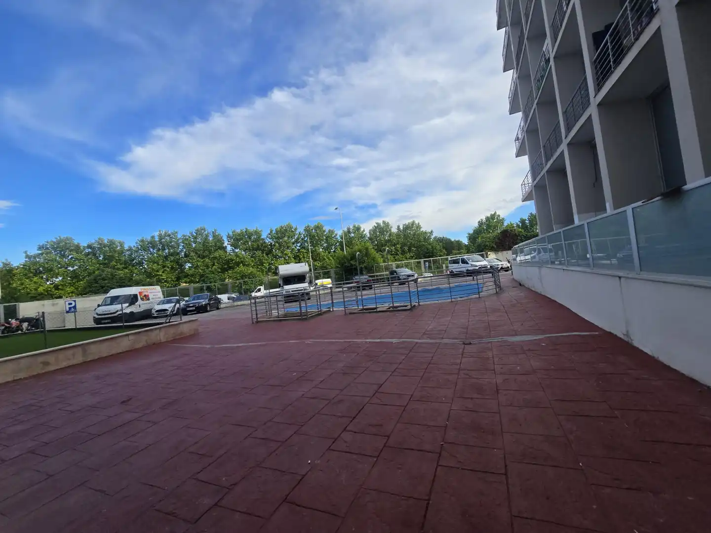 Terraza de Estudio en venta en Madrid con Parquet, Balcón y Piscina comunitaria