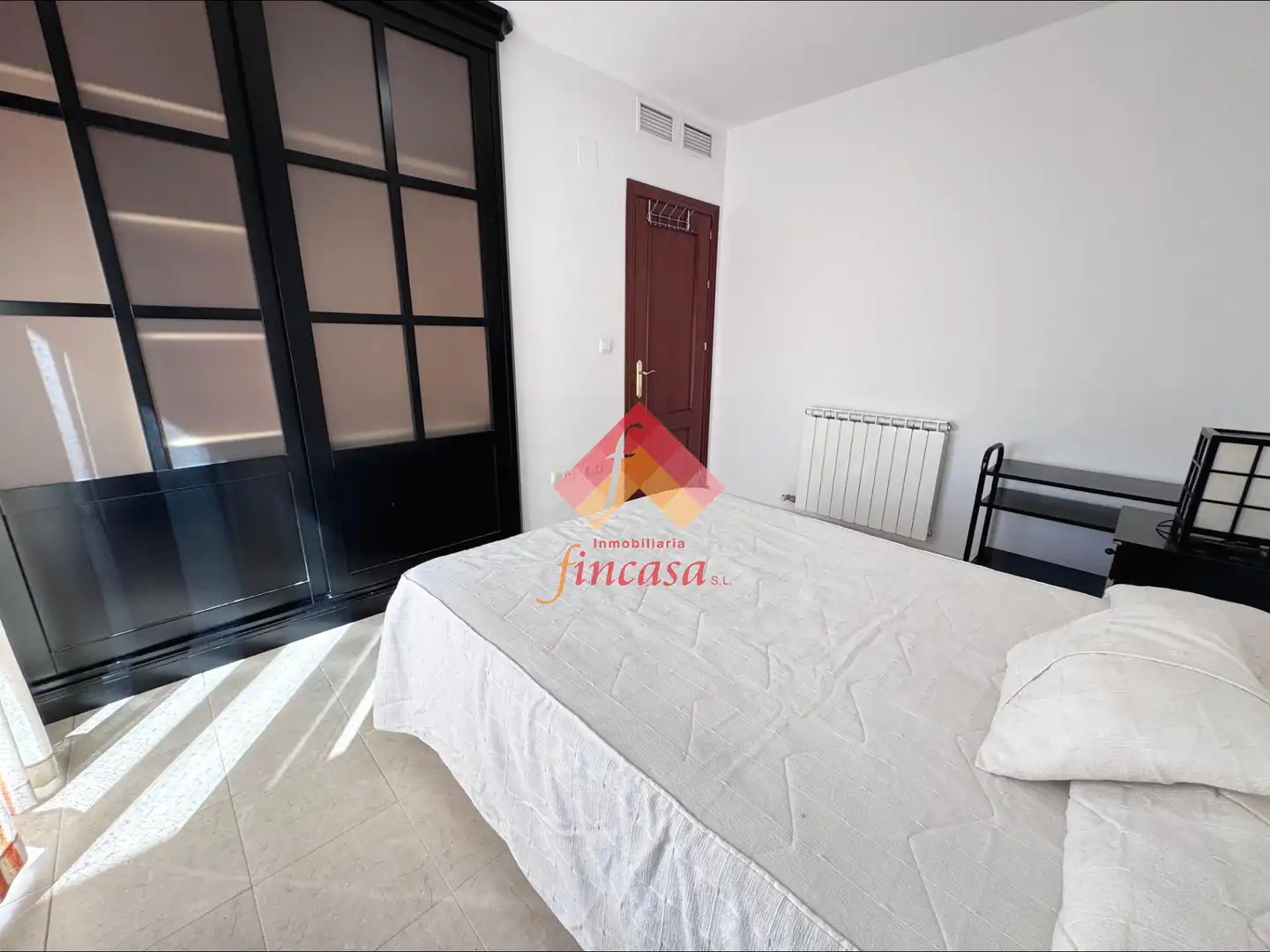 Schlafzimmer von Dachboden zum Verkauf in Ronda mit Heizung, Terrasse und Möbliert