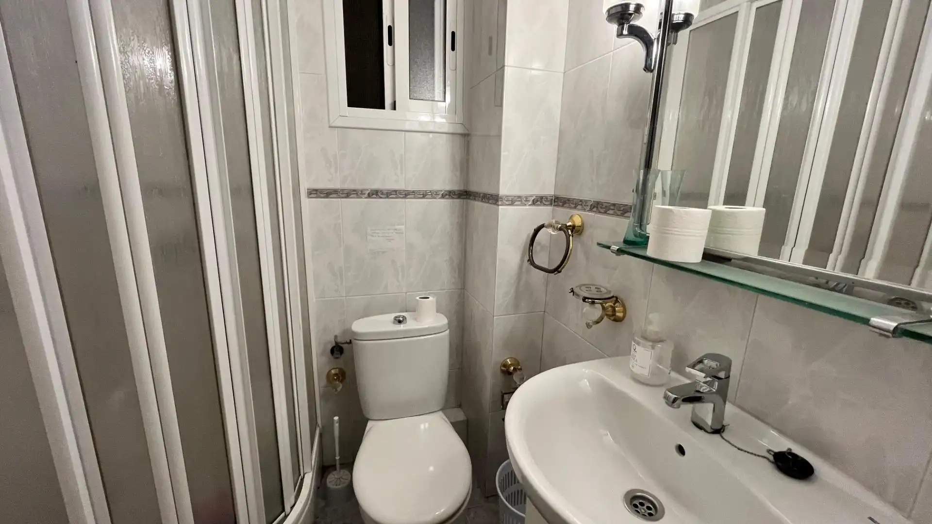 Bany de Pis en venda en Sevilla amb Aire condicionat, Terrassa i Moblat