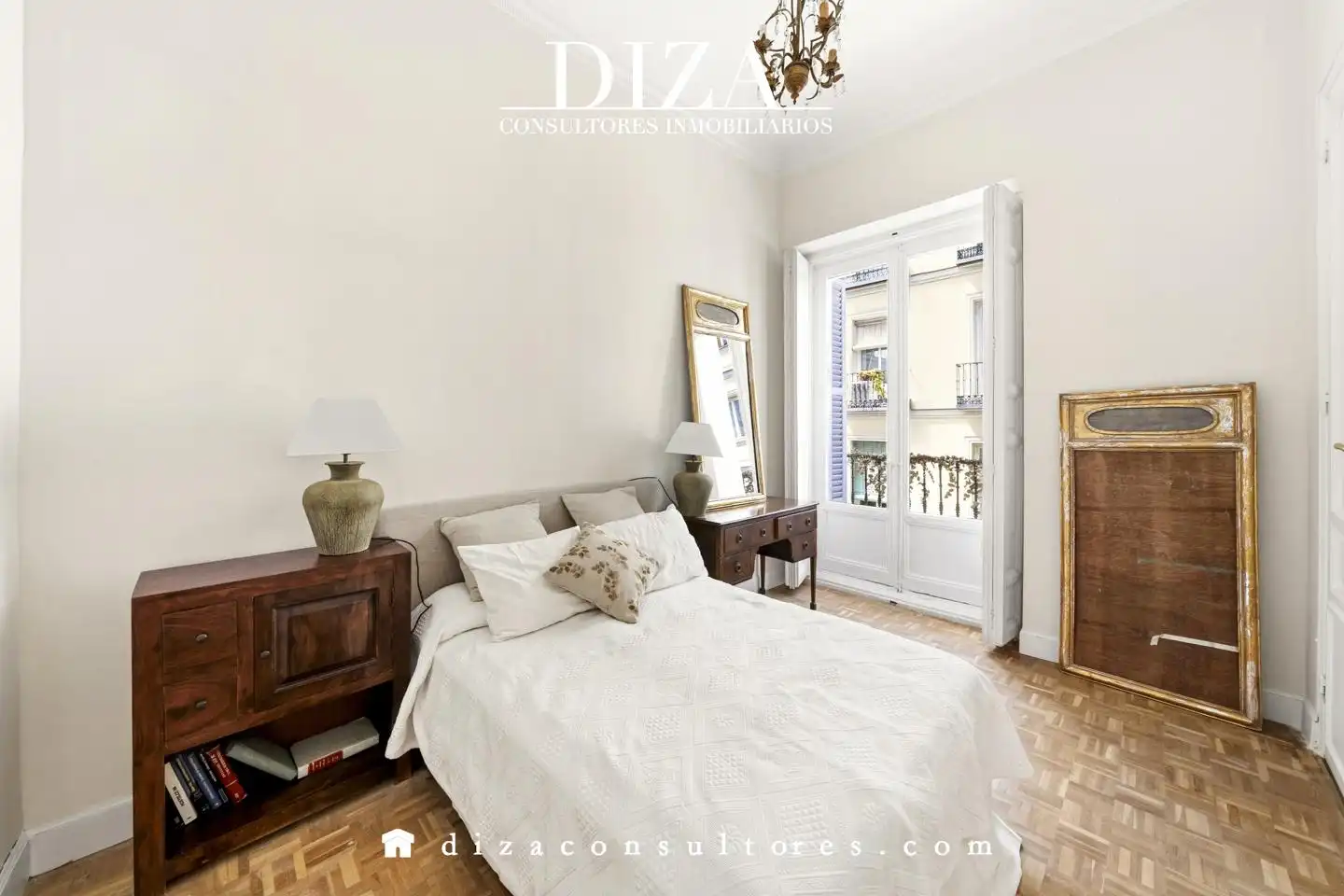 Bedroom of Flat for sale in Madrid  with Air Conditioner, Terrace and Furnished