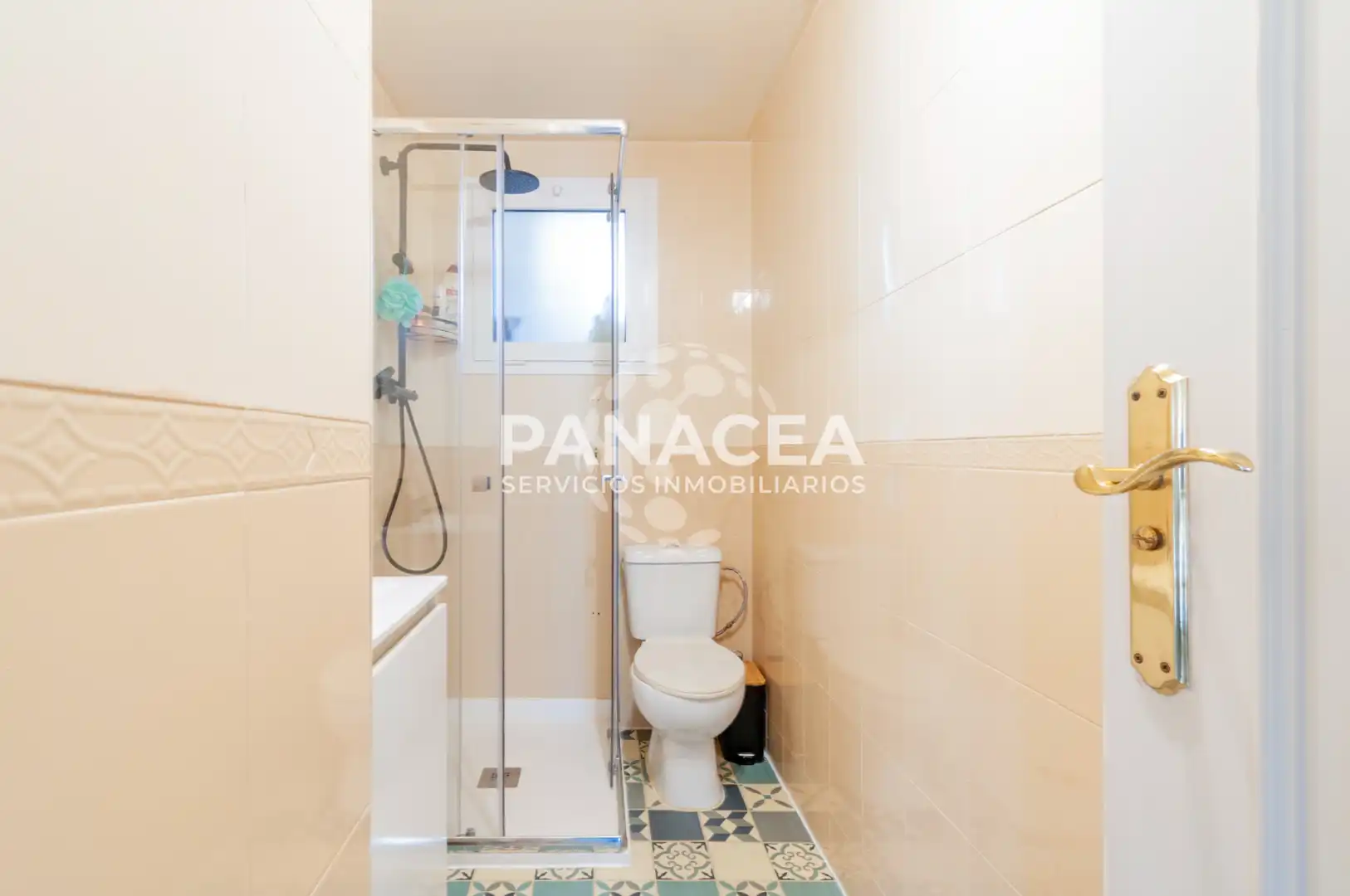 Badezimmer von Wohnung zum Verkauf in Roquetas de Mar mit Möbliert, Ofen und Mikrowelle