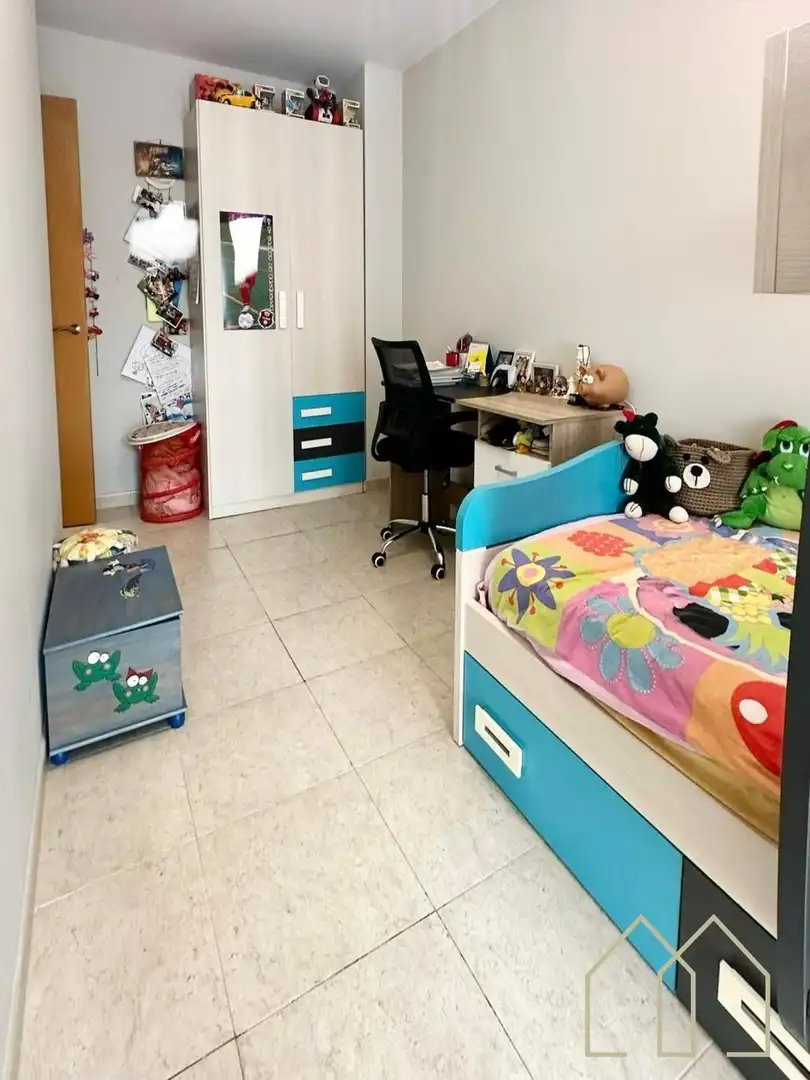 Schlafzimmer von Einfamilien-Reihenhaus zum Verkauf in Caldes de Malavella mit Klimaanlage, Heizung und Privatgarten