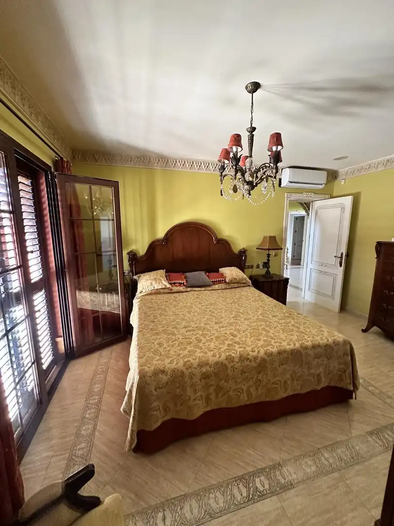 Dormitori de Casa o xalet en venda en Fuengirola amb Aire condicionat i Terrassa
