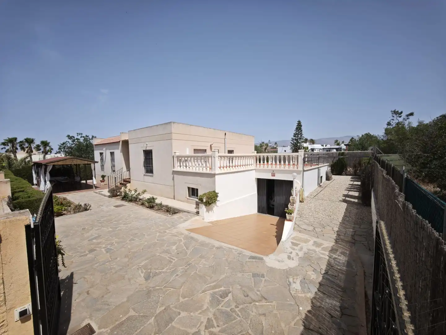 Chalet con jardín en venta en Camino del Azabache 21