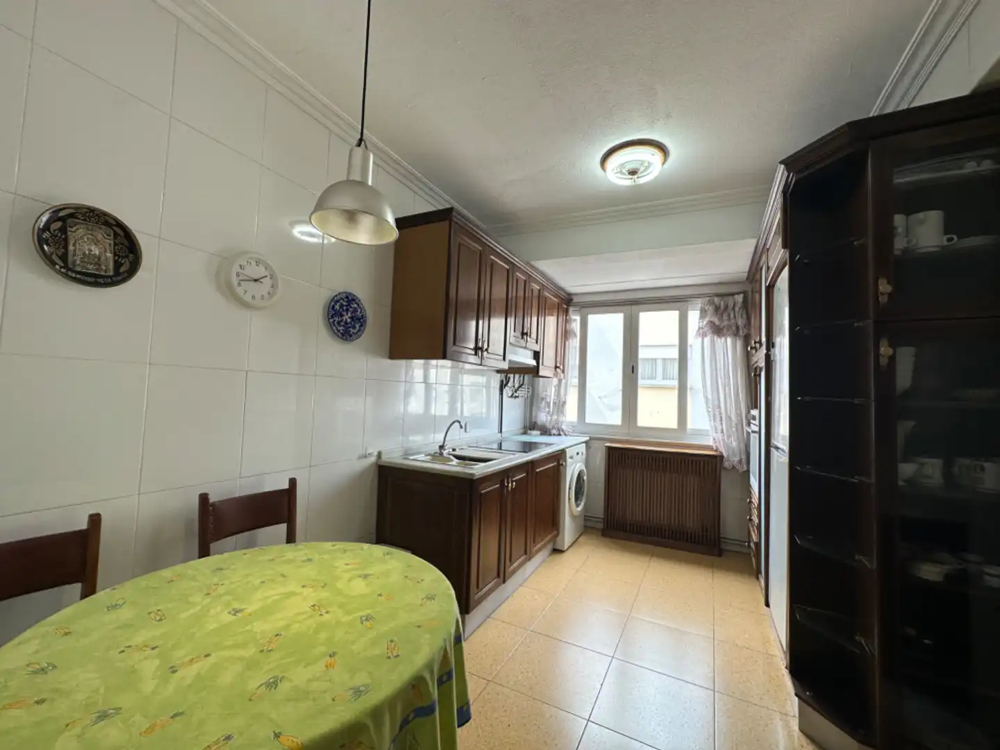 Cocina de Piso de alquiler en Santiago de Compostela  con Calefacción, Parquet y Amueblado