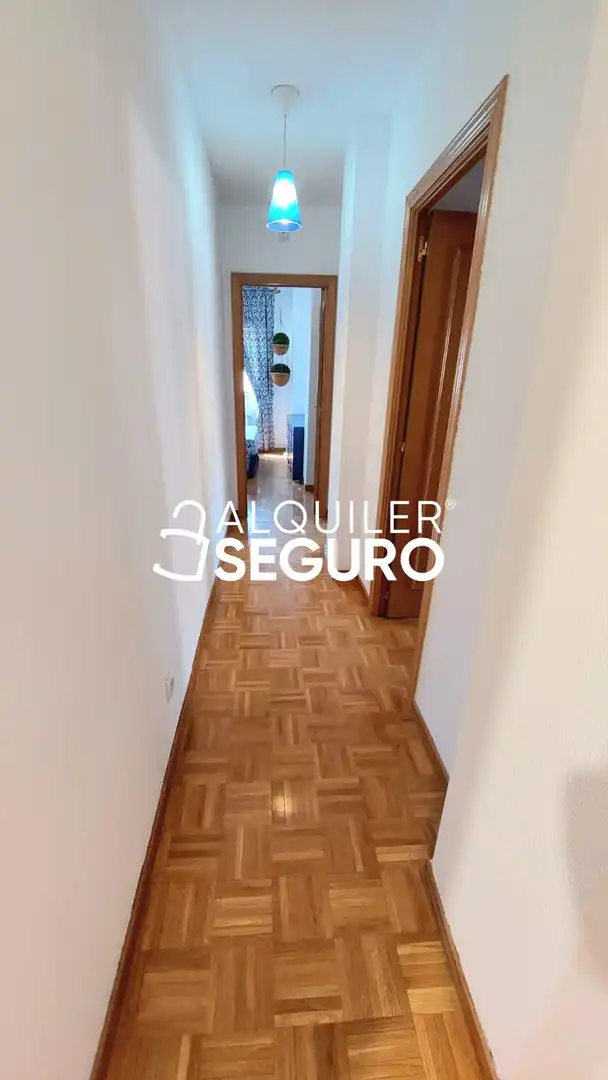 Flat for rent in Madrid  with Air Conditioner, Heating and Furnished
