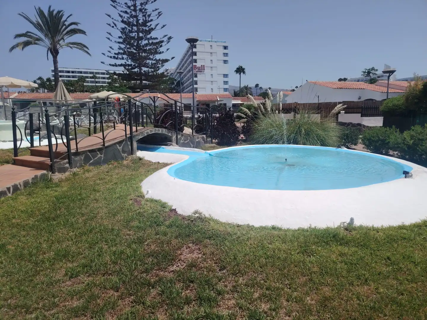 Piscina de Casa adosada de lloguer en San Bartolomé de Tirajana amb Terrassa, Moblat i Piscina comunitària