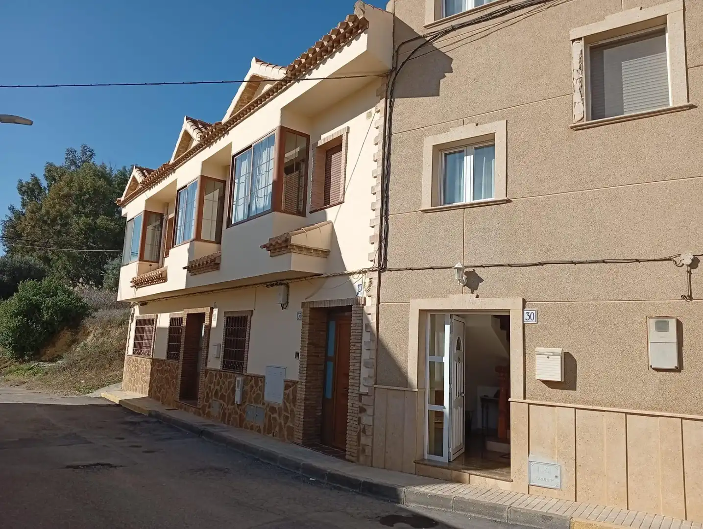 Casa adosada en venda a Cortes - Huertas