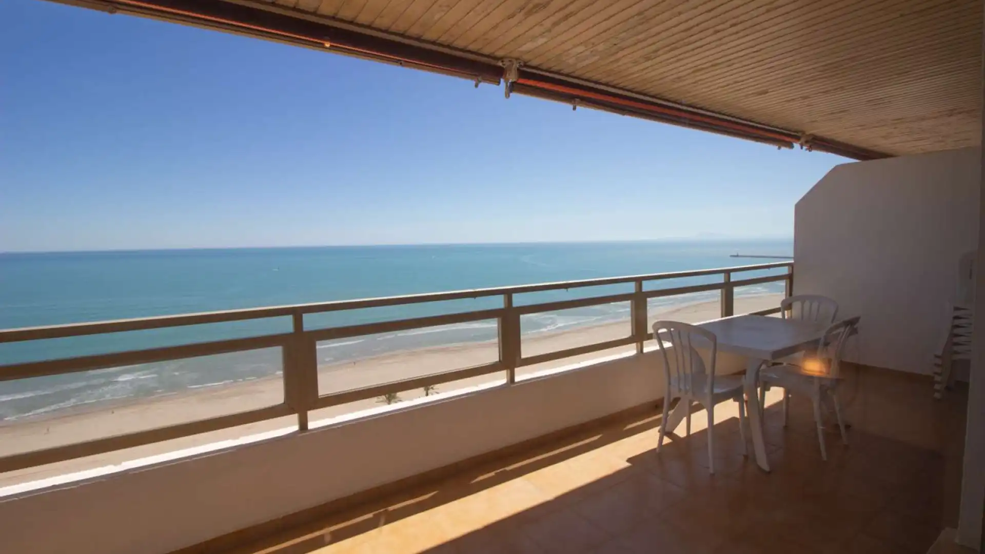 Terrace of Apartments for share in Cullera  with Air Conditioner, Terrace and Furnished