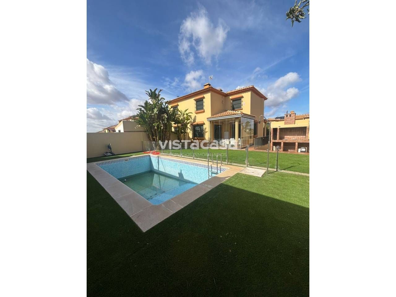 Exterior view of House or chalet to rent in Mairena del Alcor  with Air Conditioner, Heating and Private garden