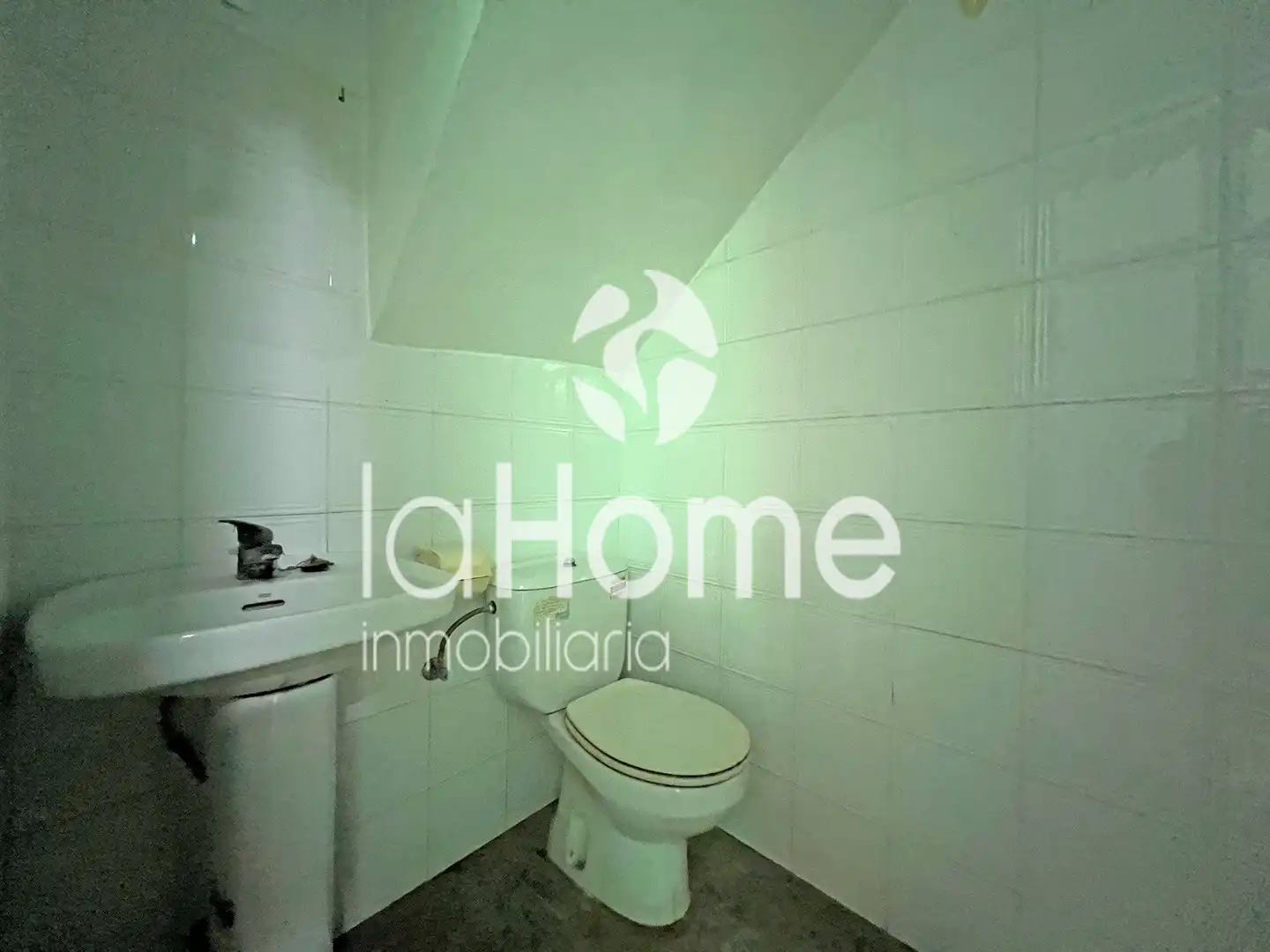 Bathroom of Houses for sale in La Pobla de Vallbona  with Terrace, Storage room and Balcony