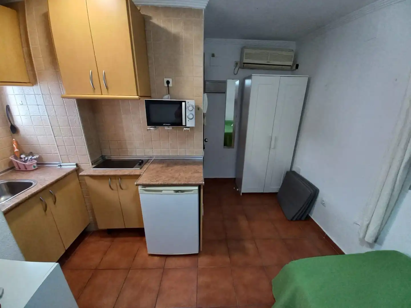 Cocina de Estudio de alquiler en Huelva con Aire acondicionado, Calefacción y Terraza