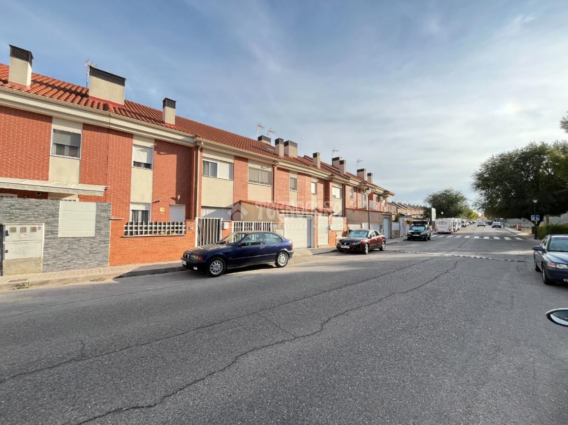 Vista exterior de Casa adosada en venda en Loeches