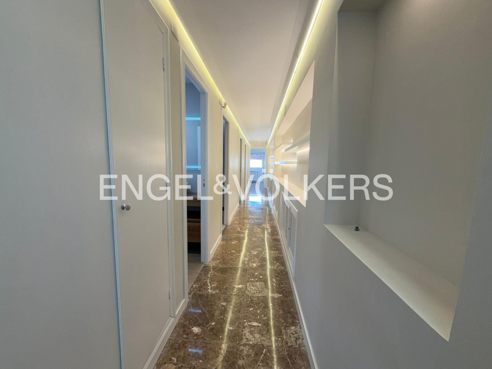 Flat for rent in  Valencia Capital  with Air Conditioner, Heating and Terrace