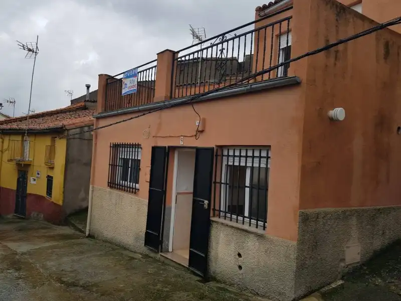 Vista exterior de Casa o chalet en venta en Valdeobispo con Jardín privado y Terraza
