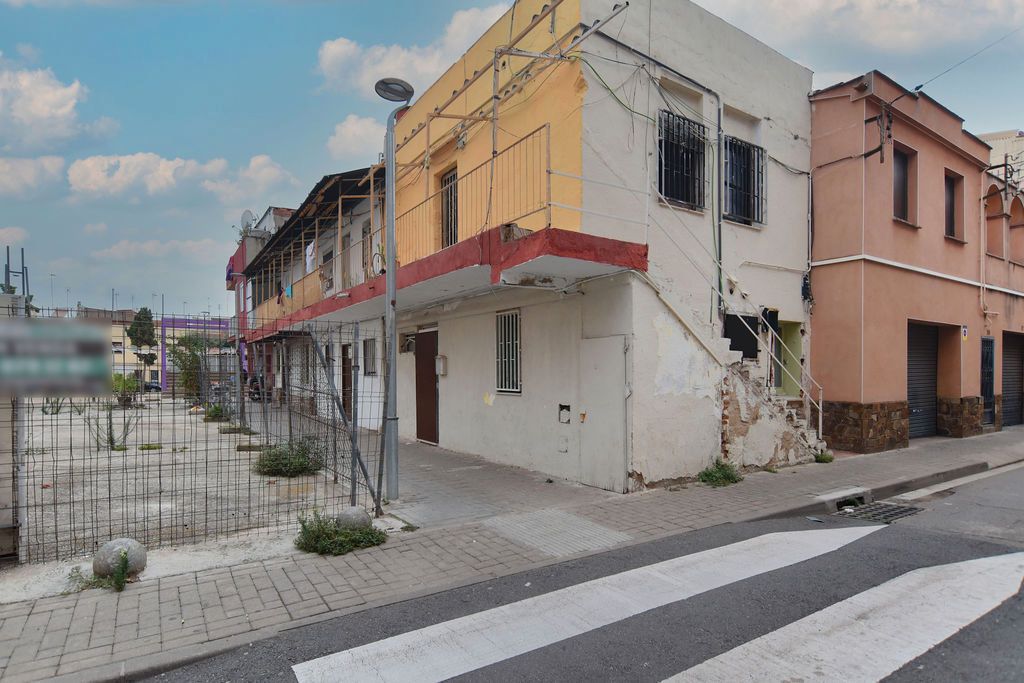Vista exterior de Piso en venta en Canovelles