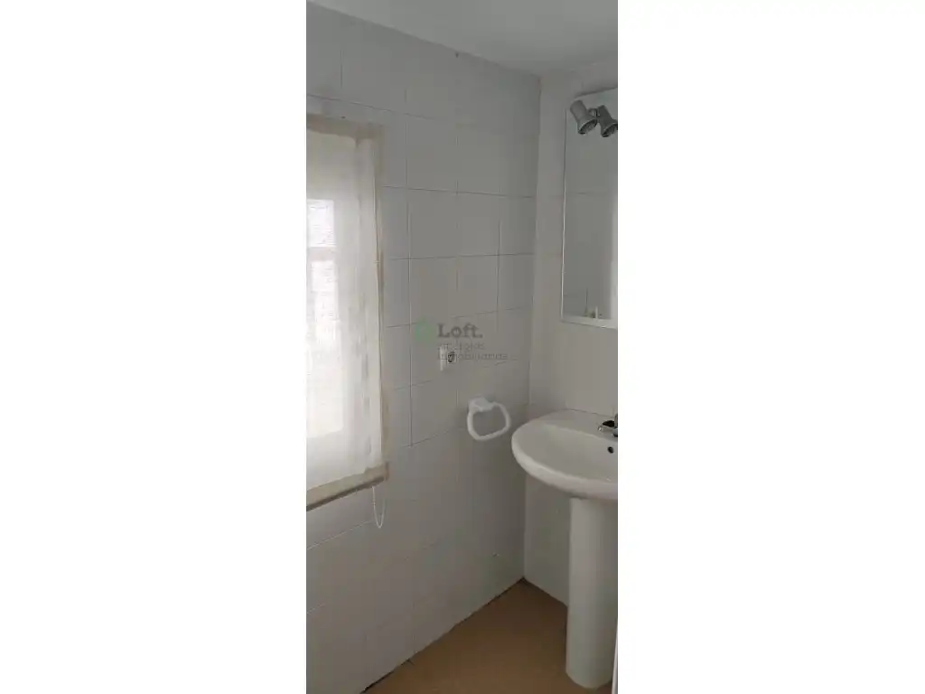 Bathroom of Commercial properties for rent in Badajoz