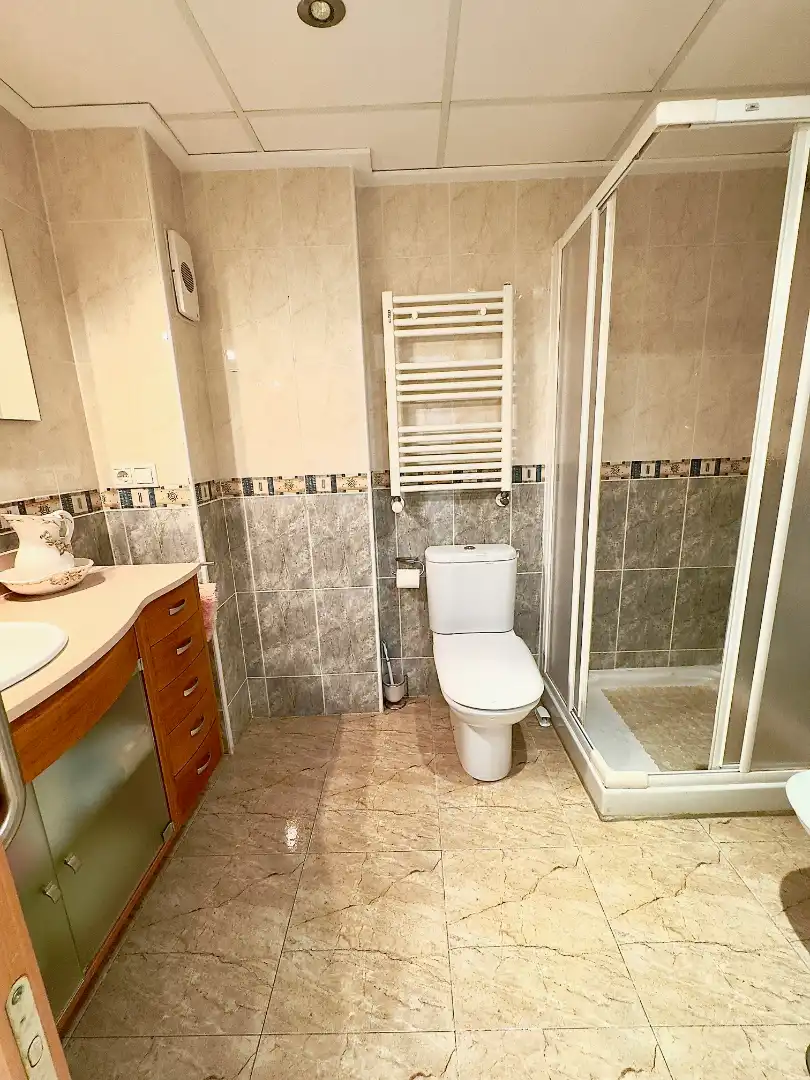 Baño de Apartamento en venta en Calpe / Calp con Aire acondicionado, Calefacción y Trastero