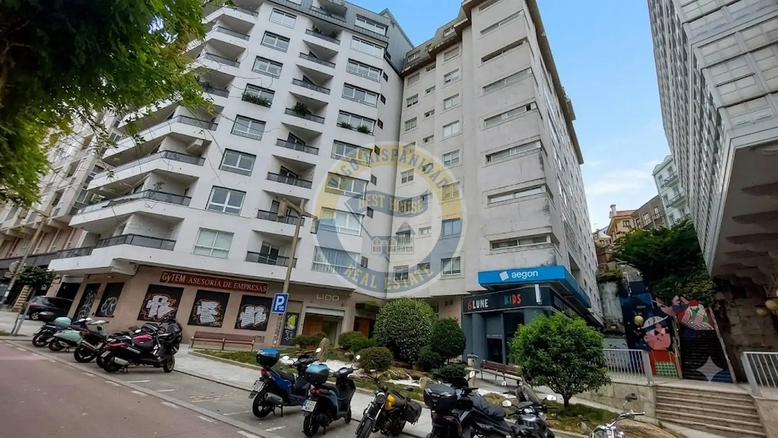 Vista exterior de Piso en venta en Vigo  con Calefacción