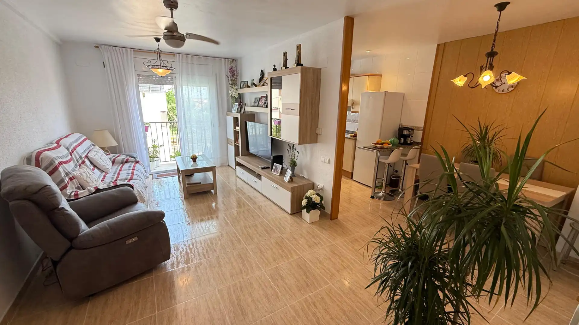 Vista exterior de Casa adosada en venta en Roda de Berà con Calefacción, Jardín privado y Terraza