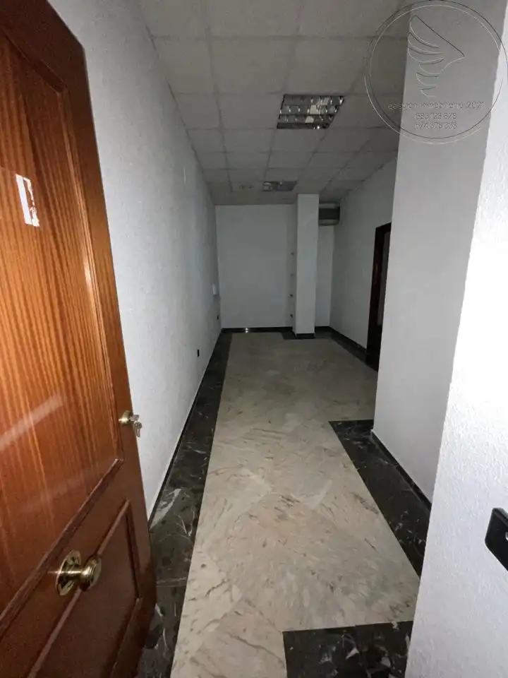 Büro zum Verkauf in Linares mit Klimaanlage