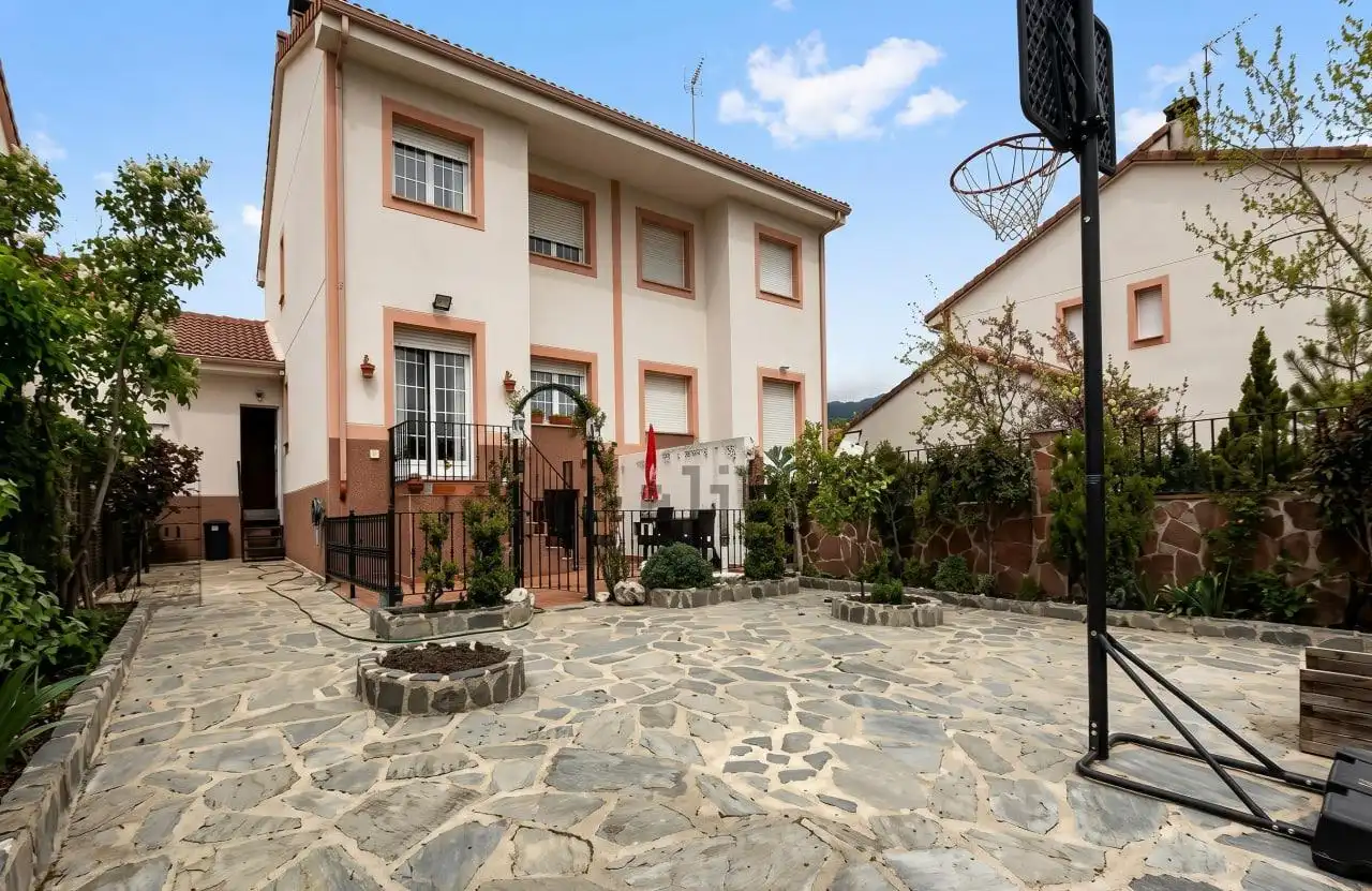 Vista exterior de Casa o chalet en venta en Rascafría con Calefacción, Jardín privado y Terraza