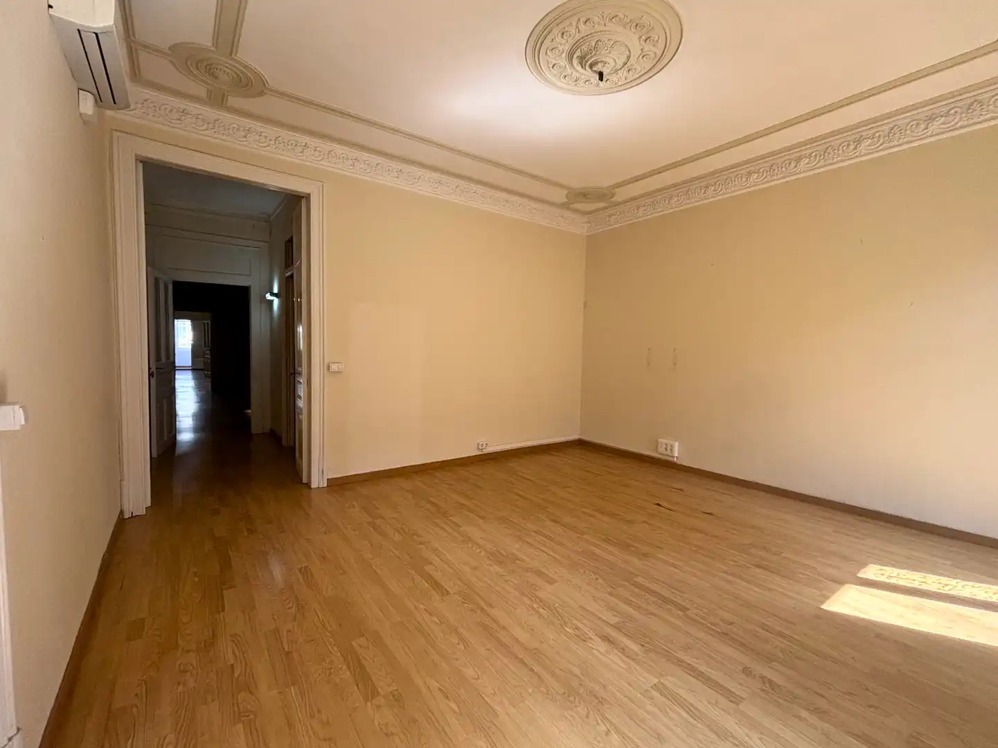 Office space with terrace to rent in Carrer de València 263, imagen 8