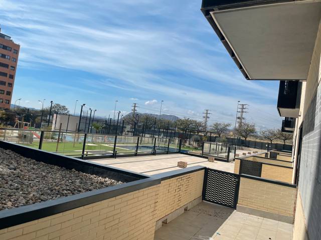 Local comercial en Alquiler en Calle Doctora Damiana Zaragoza, 1 en Paus - Poligono San Blas